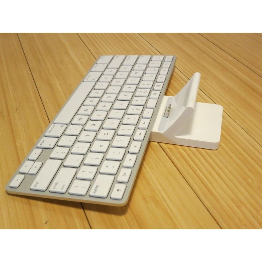 Apple iPad 1/2 Keyboard Dock A1359 30 pin Accessory Lightly Used Docking Station